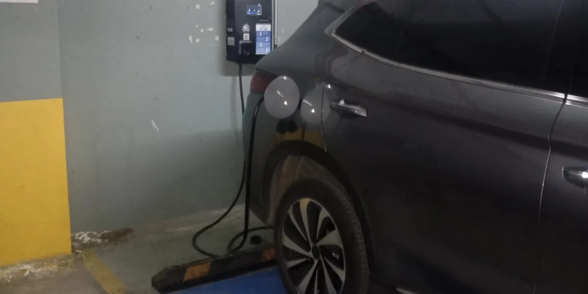 Otopark ve Şarj İstasyonu